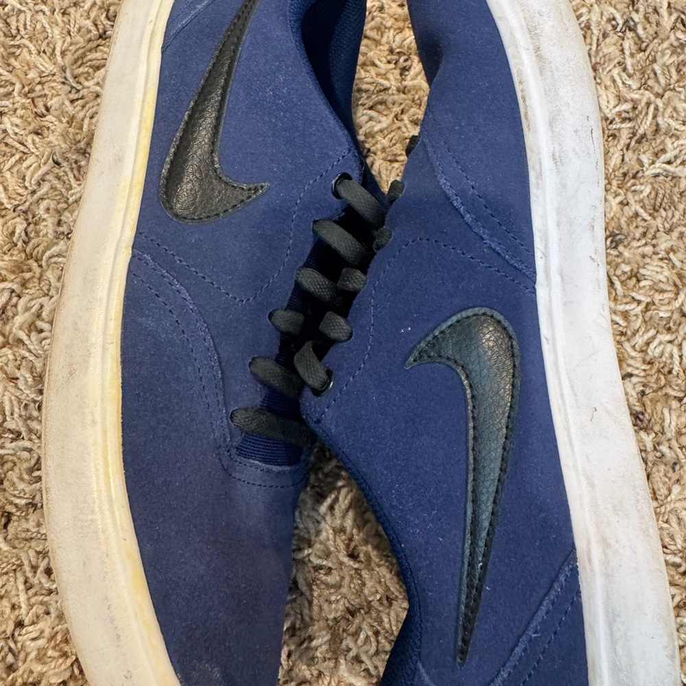 Nike Men’s Navy Canvas Sneakers